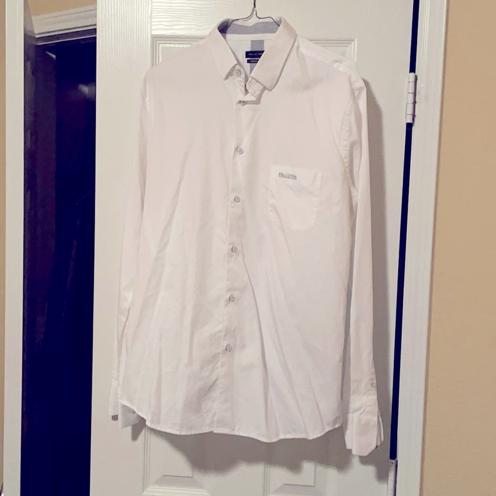 White dress shirt